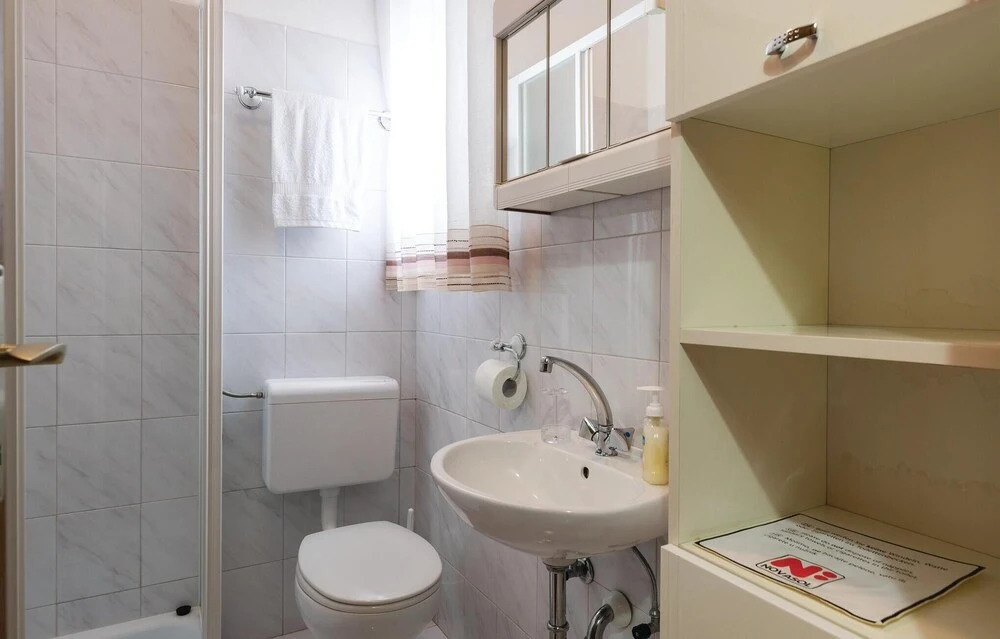4 Bedroom Lovely Home In Hrboki