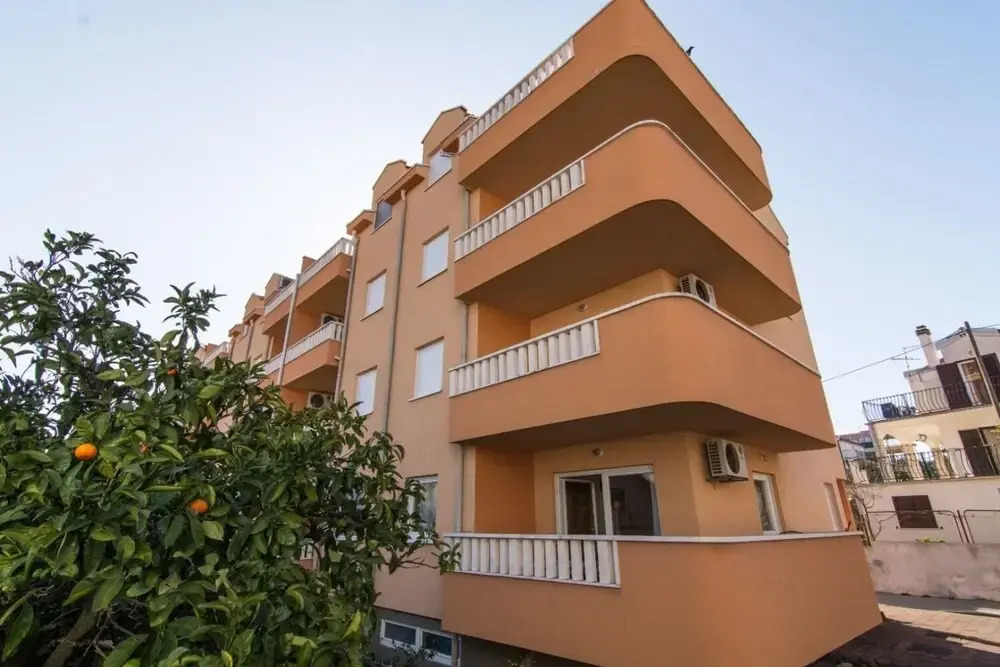 Damir - With Free Parking - A1