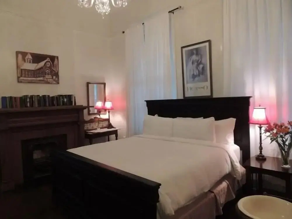 Lafitte Hotel & Bar
