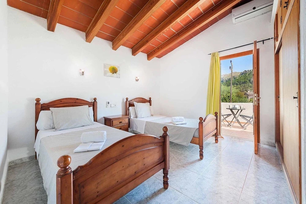 Villa - 5 Bedrooms with Pool and WiFi - 108761