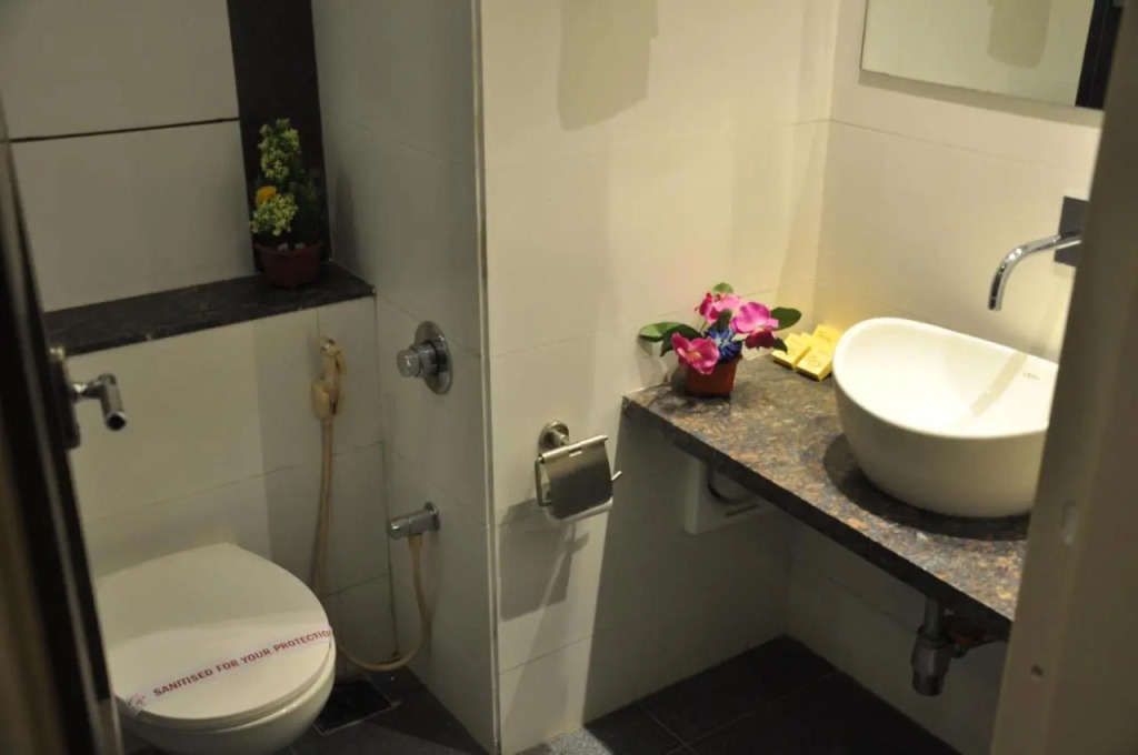 Pride Biznotel Alkapuri Near Vadodara Airport