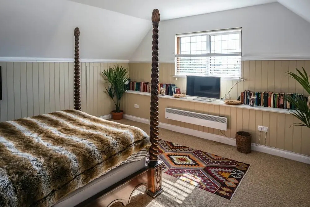 Garden House / 5-bed Home on Osea Island, Essex