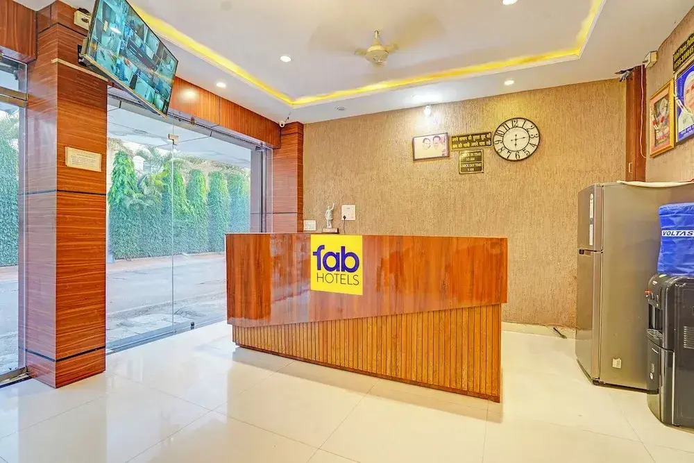 FabHotel Paras Palace - Sant haridas railway station