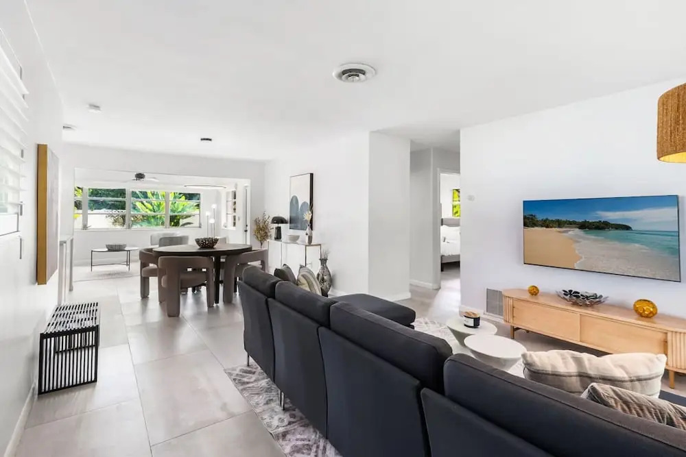 Oasis Backyard With Heated Pool Oakland Park