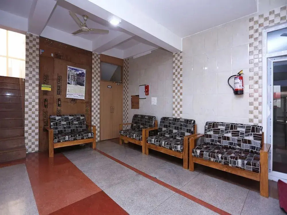 OYO 15681 Matri Neer