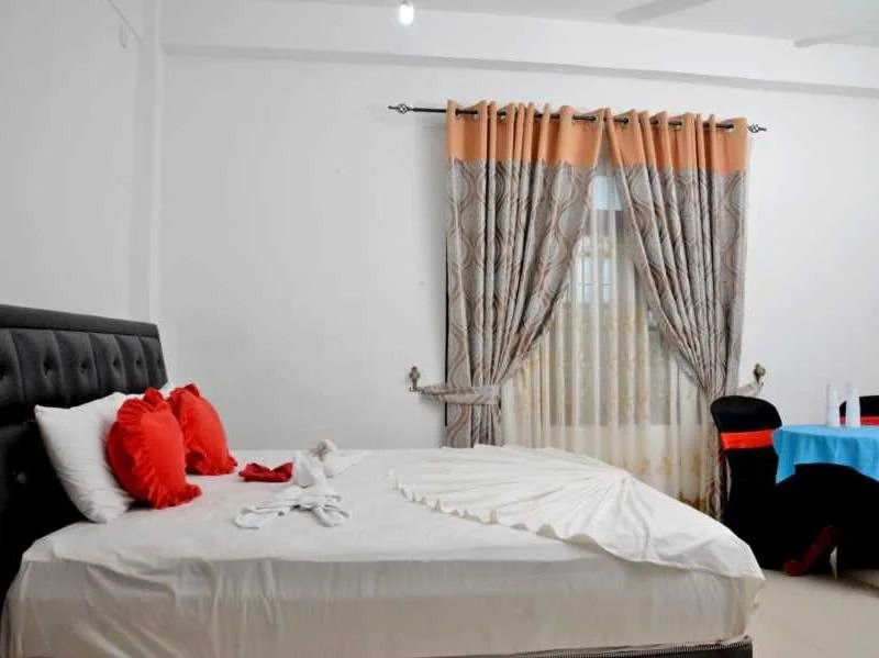 Happy Leoni Hotel