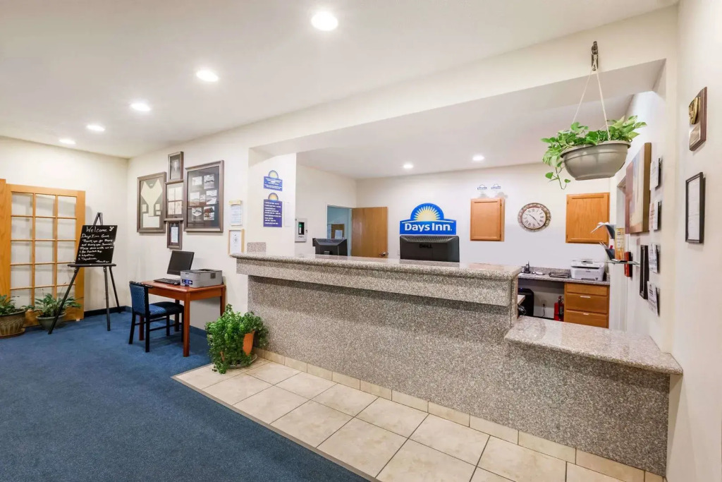 Reston Inn & Suites