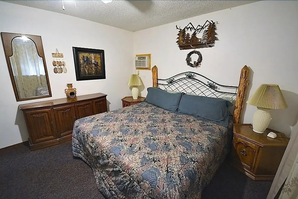 Bare Bear - Two Bedroom Cabin