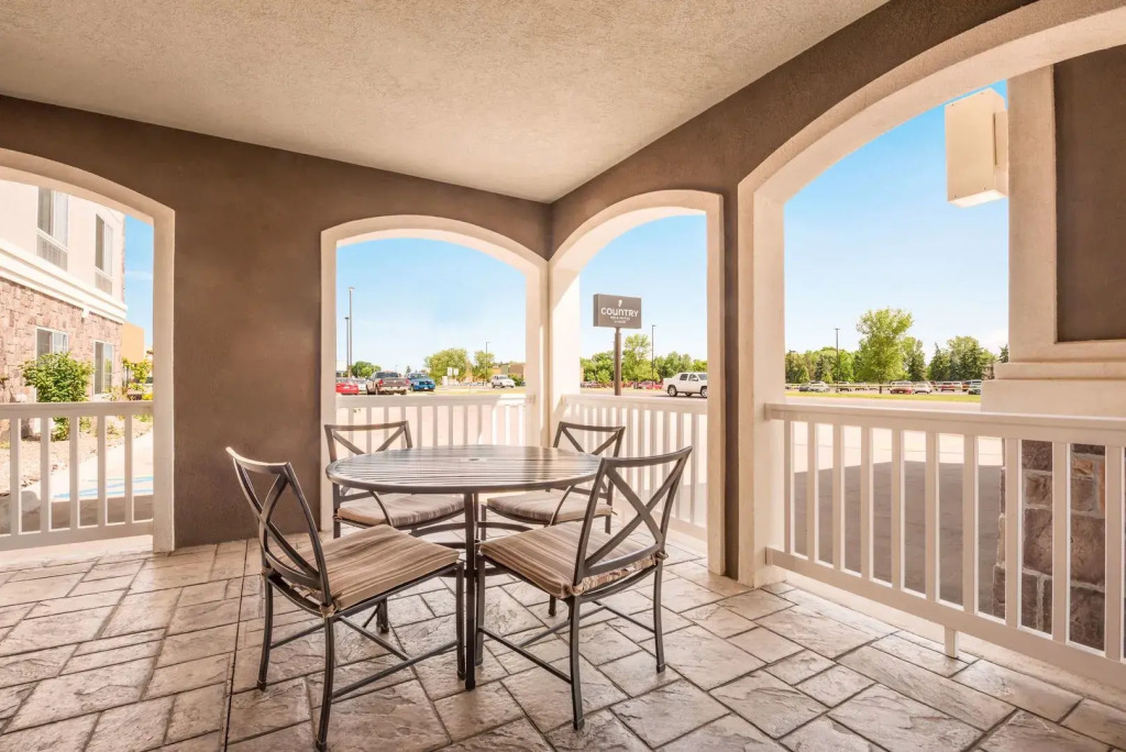 Country Inn & Suites by Radisson, Minot, ND