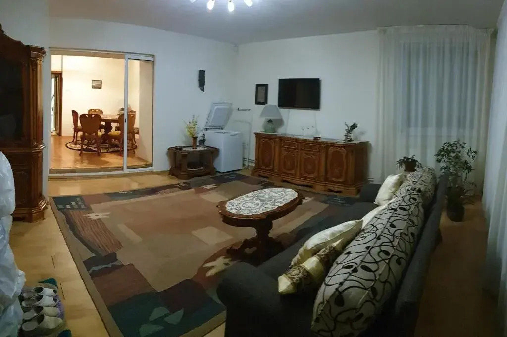 Apartament 4 camere faleza nord