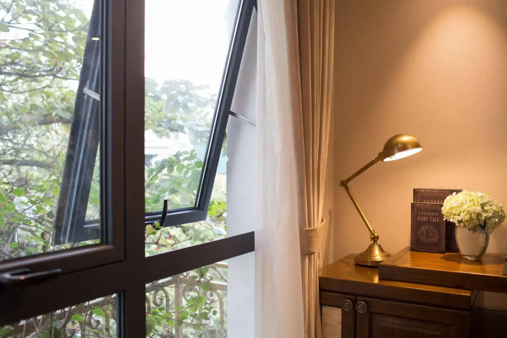 Peridot Gallery Classic Hotel