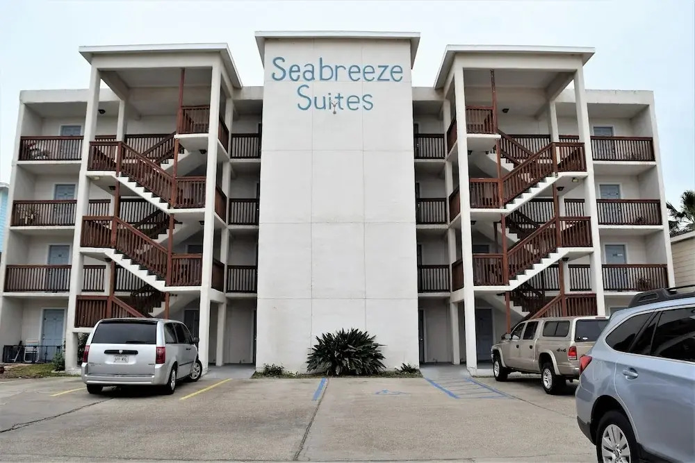 145 Sea Breeze 1 Bedroom 1 Bathroom Condo