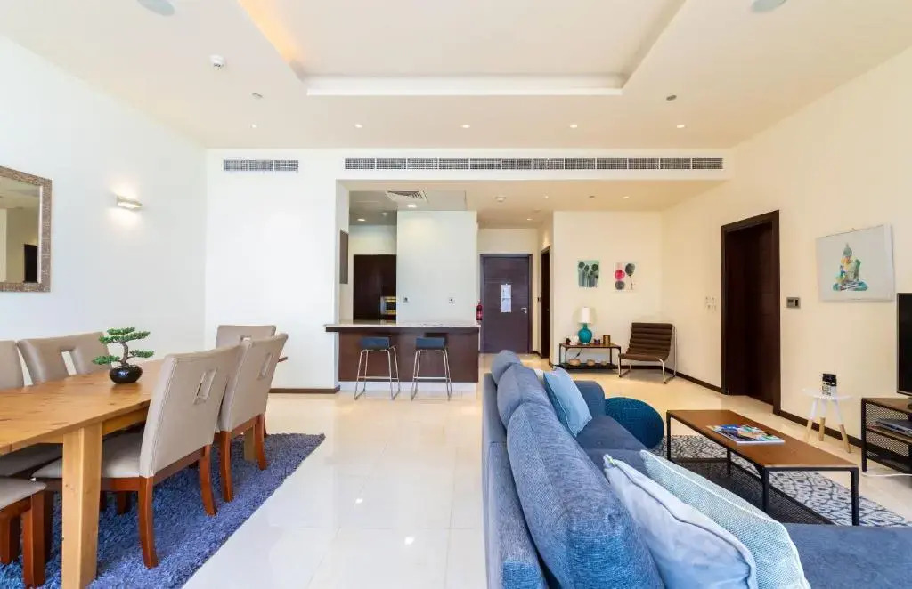 Maison Privee - Spacious Apt on Palm Jumeirah w Sea Views and Premium Facilities Access