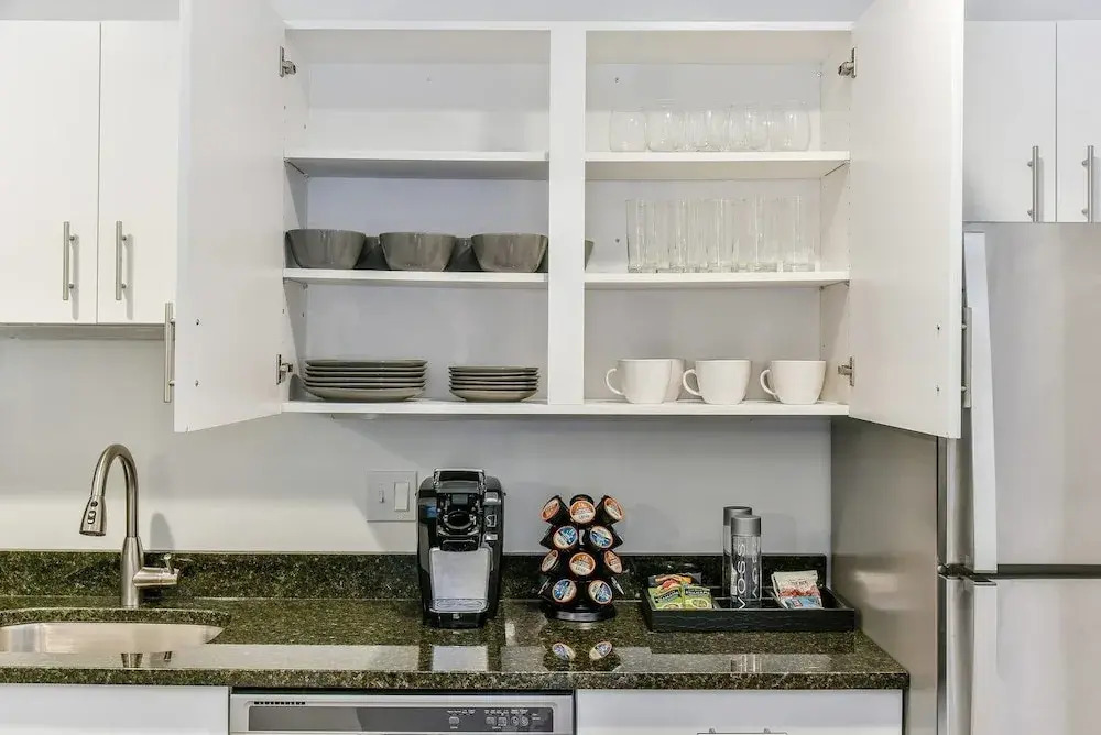 Stylish 2br/2ba Apt in Beacon Hill by Domio
