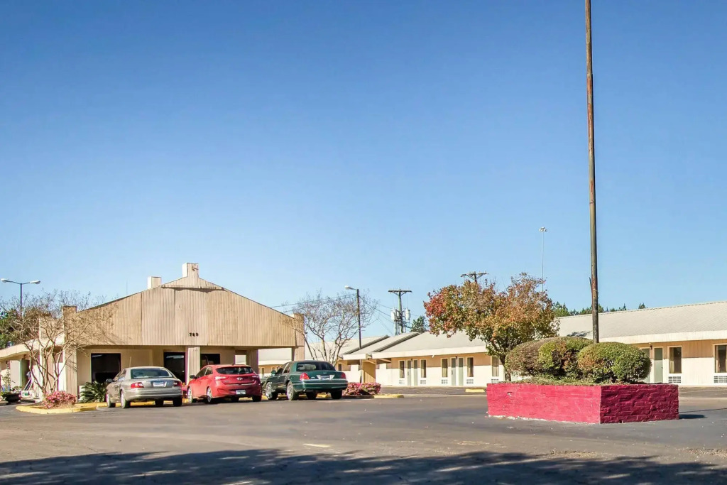 Rodeway Inn & Suites Brookhaven