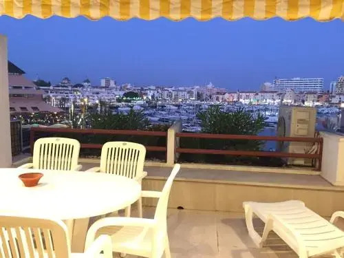 Home Out Marina Apartment