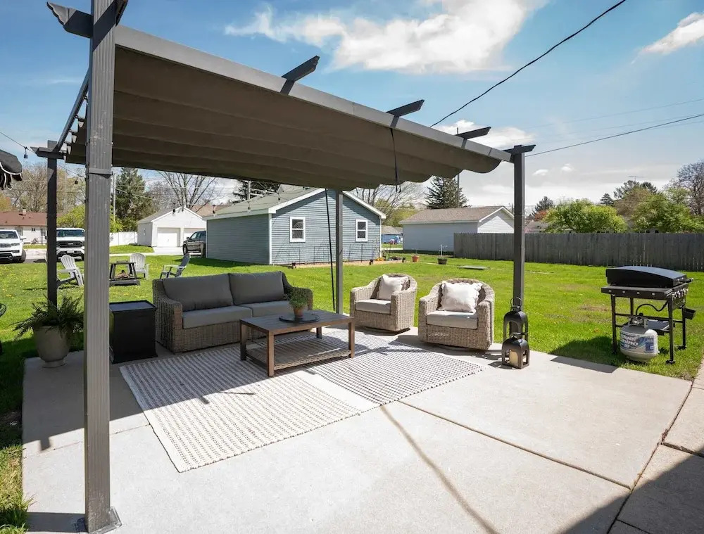 Magnolia Manor - Remodeled Home Near Downtown