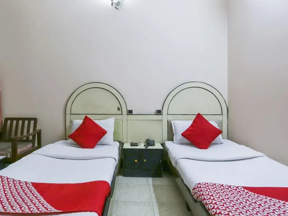 OYO 27783 Hotel Rajmahal Inn