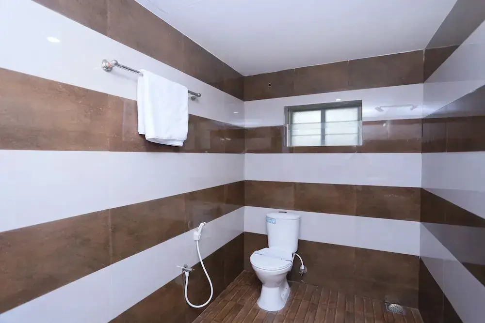 OYO 14328 Hotel Rv Tower
