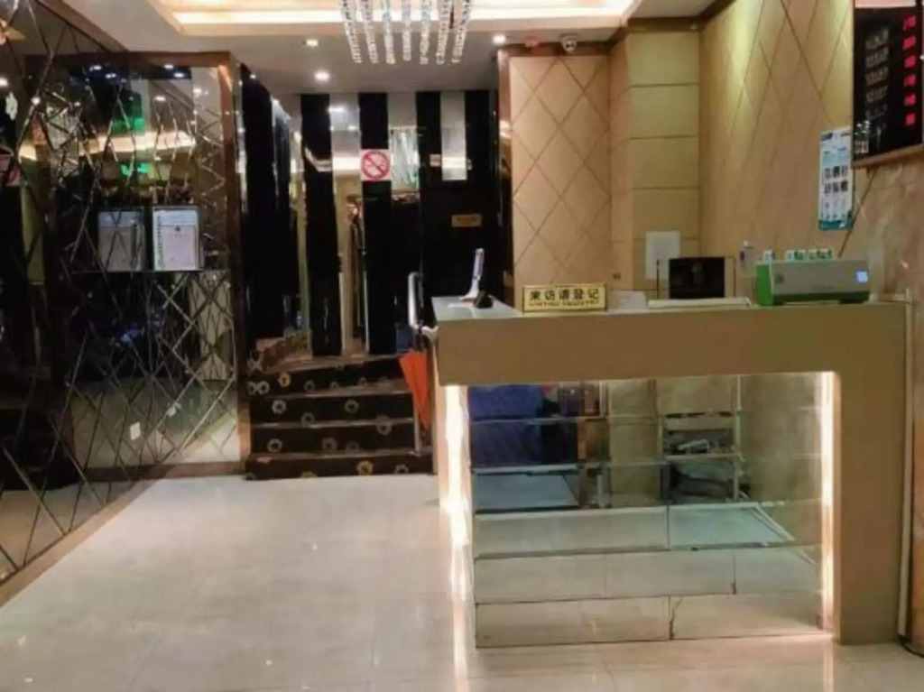 Moos Hotel (Shanghai Jiuting Subway Station)