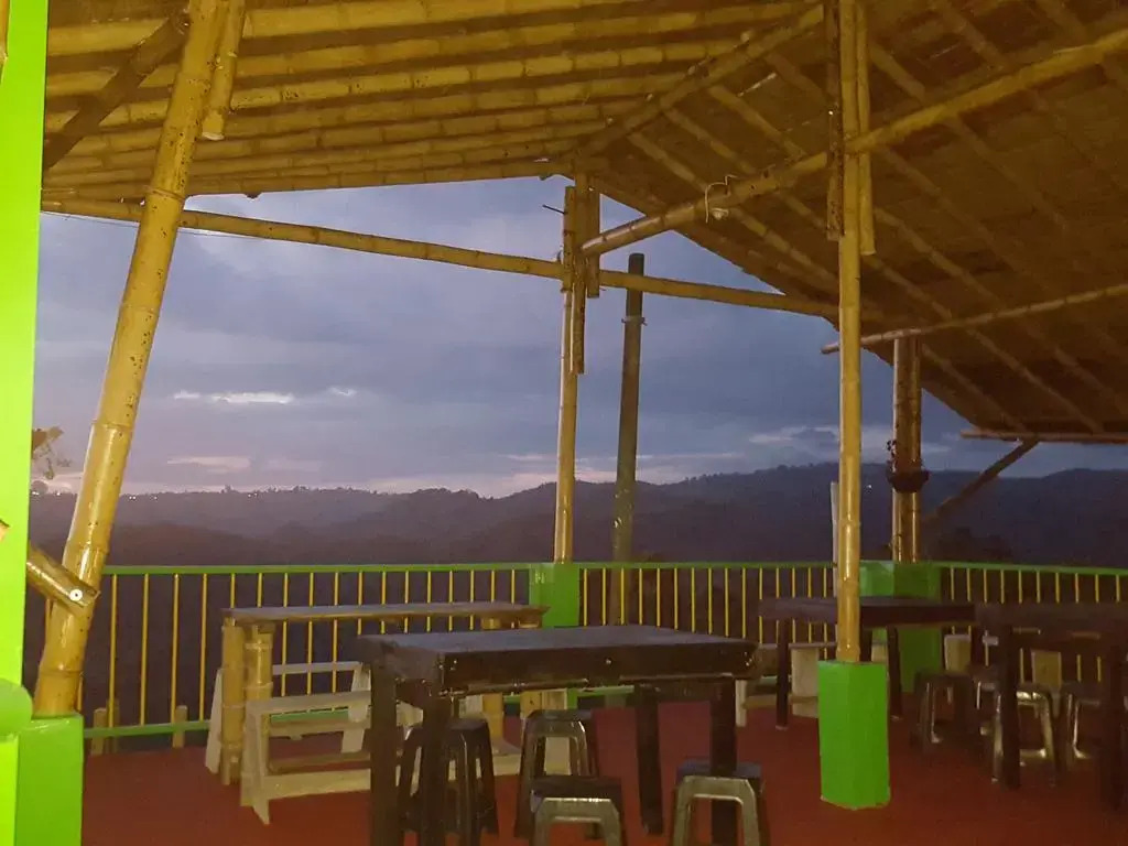 Hostal y Camping Los Girasoles