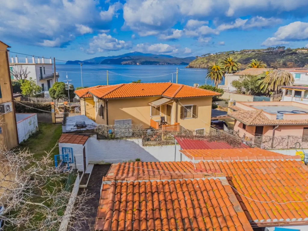 Casa Pareti 30 meters from the sea with parking space-CASA SUL MARE A PARETI