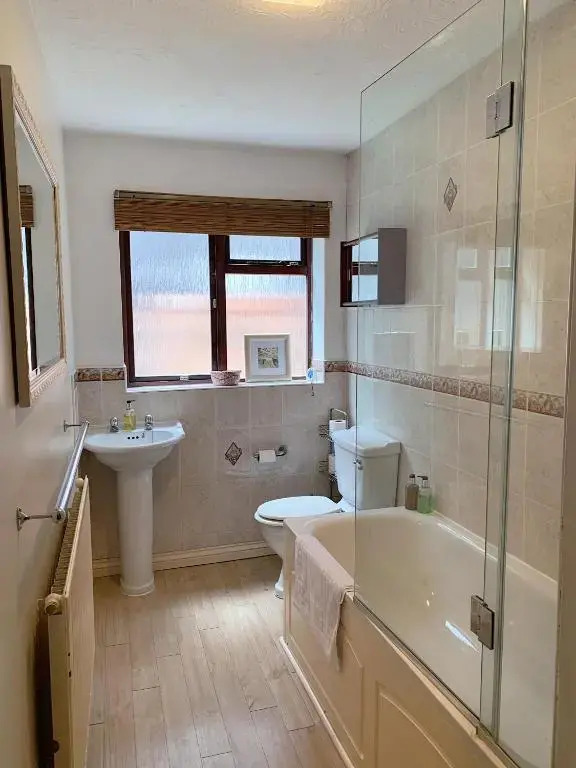 Cosy Central Windsor House Sleeps 4