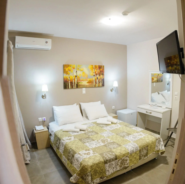 LUX Hotel 5 mins walk from port of Piraeus and metro station