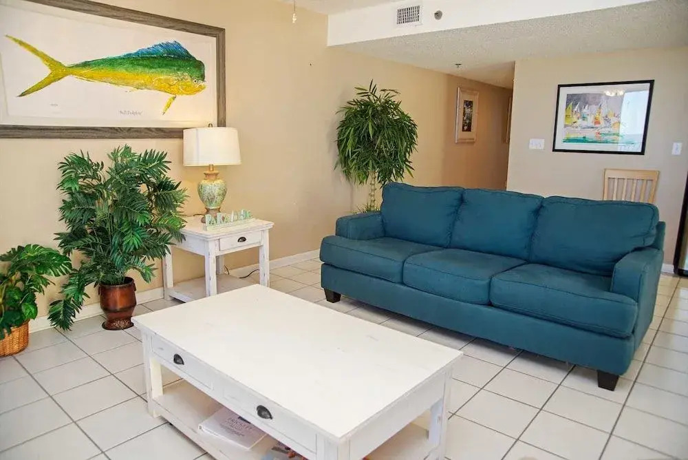 Phoenix VI 815 3 Bedrooms 2 Bathrooms Condo