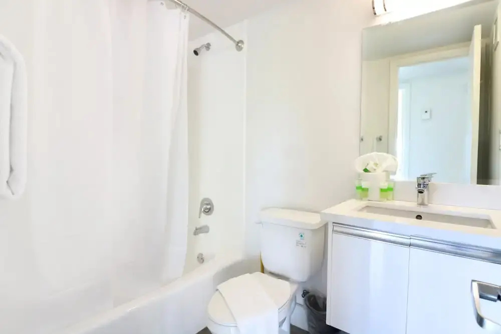 Bayshore Chic Apartment with Marina View
