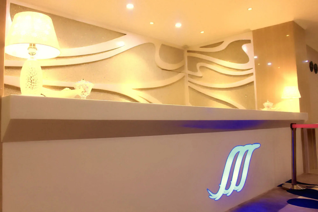 Marina Mamberamo Hotel
