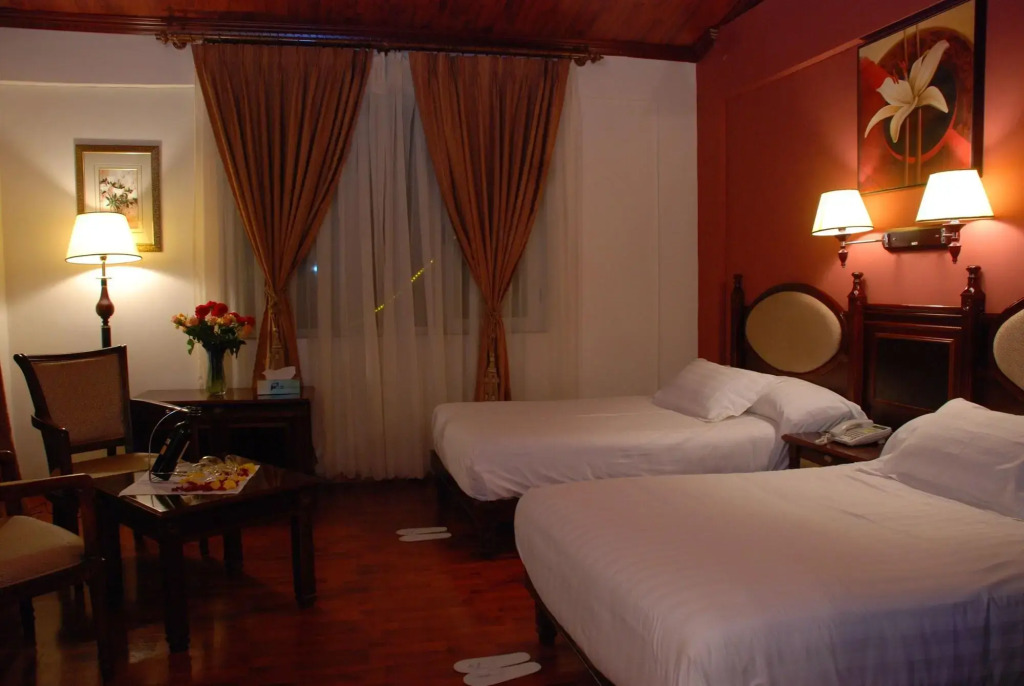 Adot Tina Hotel