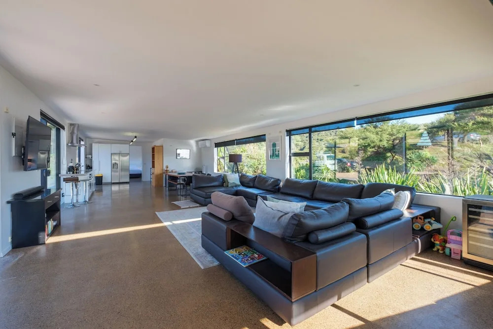 Wharetana Bay Villa with private walkway to beach