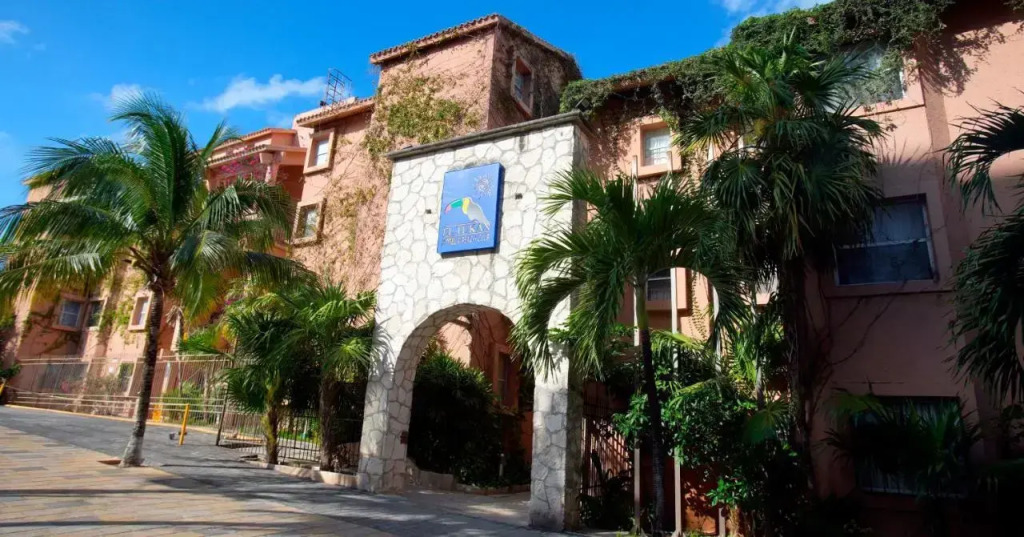 Moongate Hotel