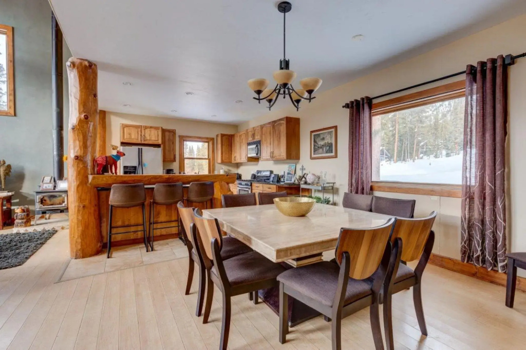 400 Whispering Pines