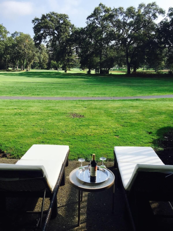 Luxury Napa Getaway Golf Views King Bed