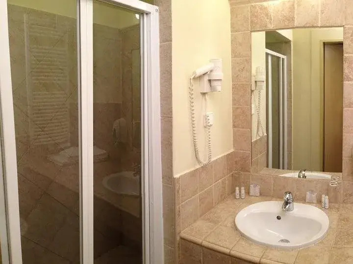 Semiramis Business Hotel