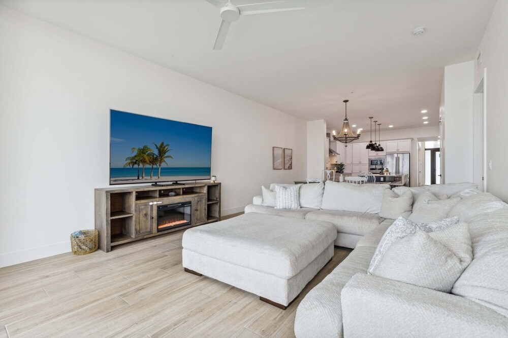 Harbor Island Beach Club - Luxury Waterfront Apartments with Views Pool Dock Private Beach Access