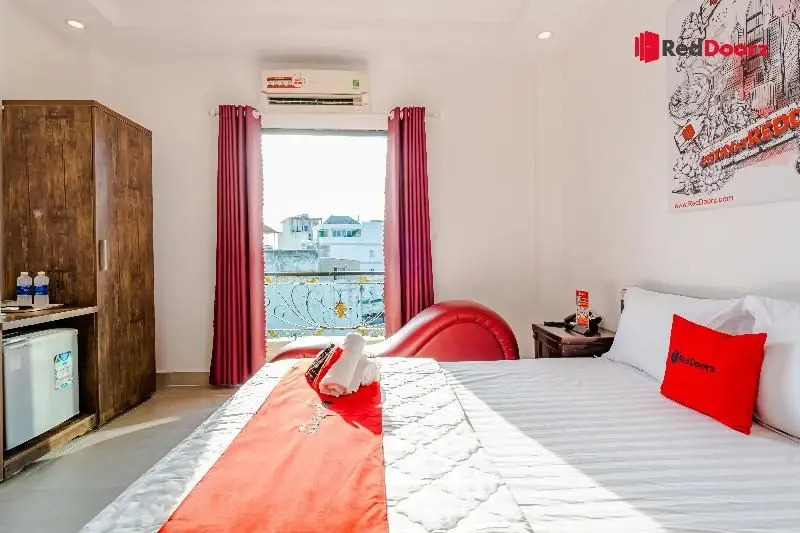RedDoorz The Sun Hotel near Duong Quang Ham Street