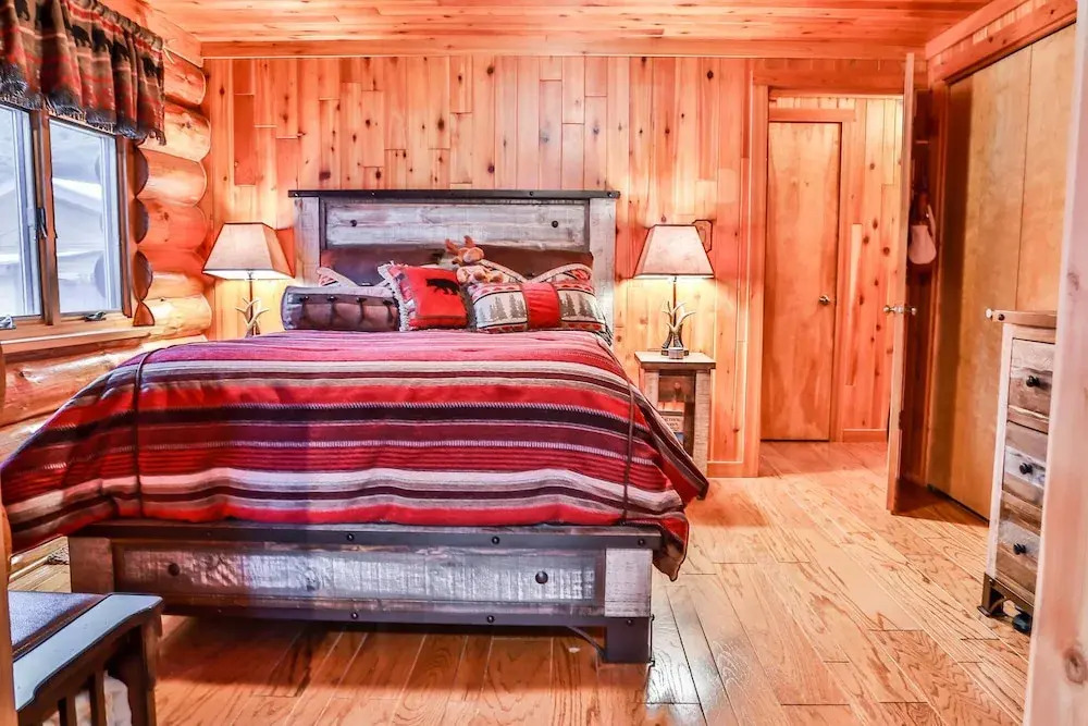 Bear Cave & Cubs Den - 4 Br Cottage