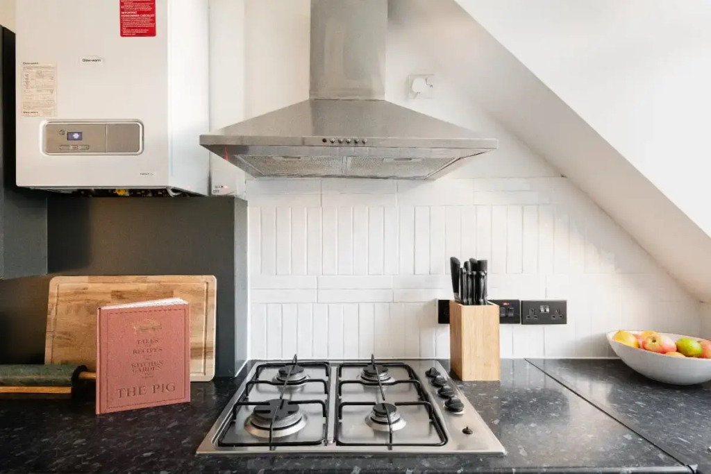 The Streatham Common - Modern & Bright 2BDR Apartment