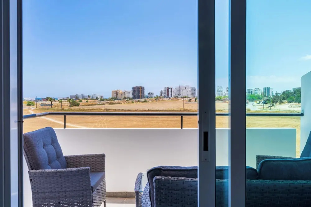 Olympus Stylish 2-BR Apt in Larnaca