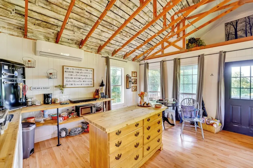 1 Mi to Downtown Eureka Springs: Studio Retreat