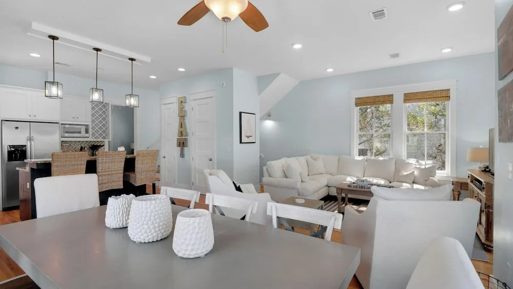 5 Bedrooms - 2 Neighborhood Pools - Tennis