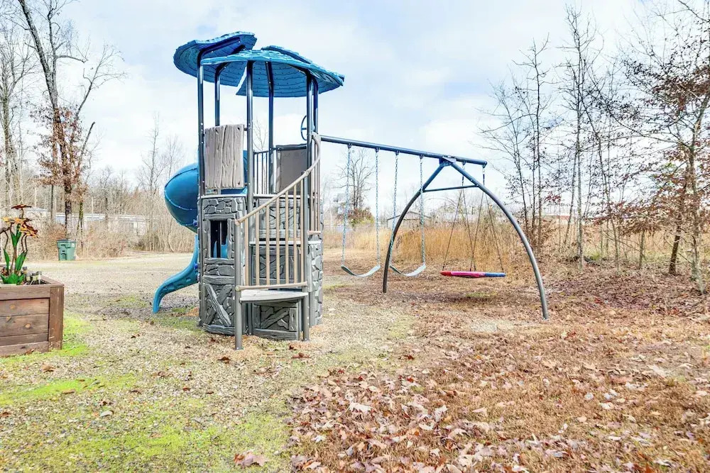Pet-friendly Home w/ Deck in Broken Bow!