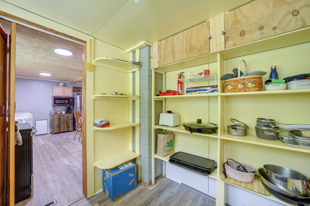 2 Mi to Ski Sapphire: Pet-friendly Cashiers Cabin