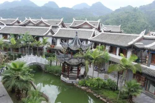 Libo Moon in Mountain Inn
