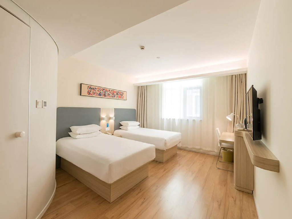 HanTing Hotel (Qitaihe Pedestrian Street)