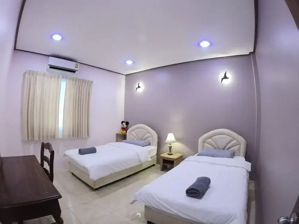 Lets Chill Pool Villa Najomtien Sattahip
