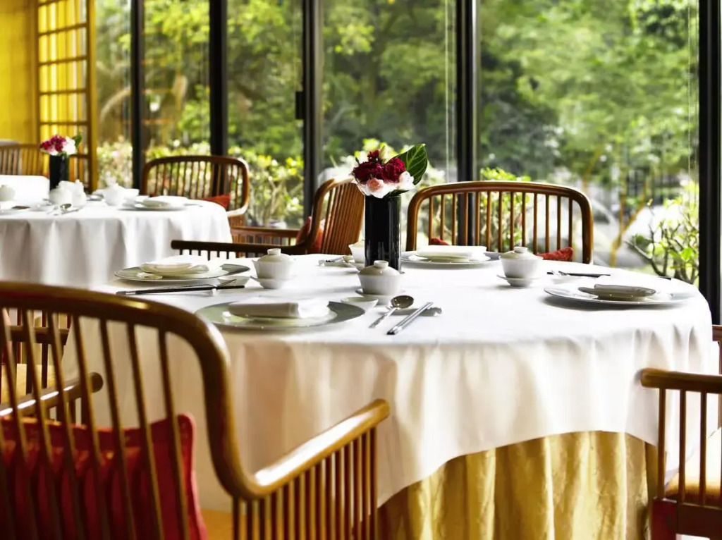 Отель Conrad Singapore Orchard